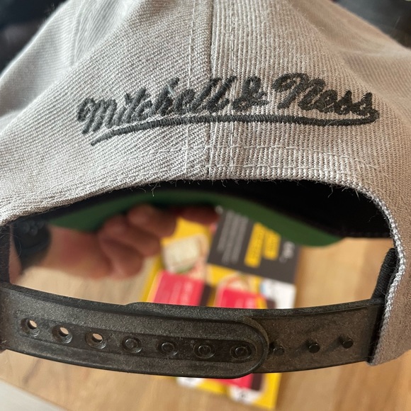 Mitchell and Ness Toronto Raptors NBA SnapBack Hat. - Picture 2 of 4